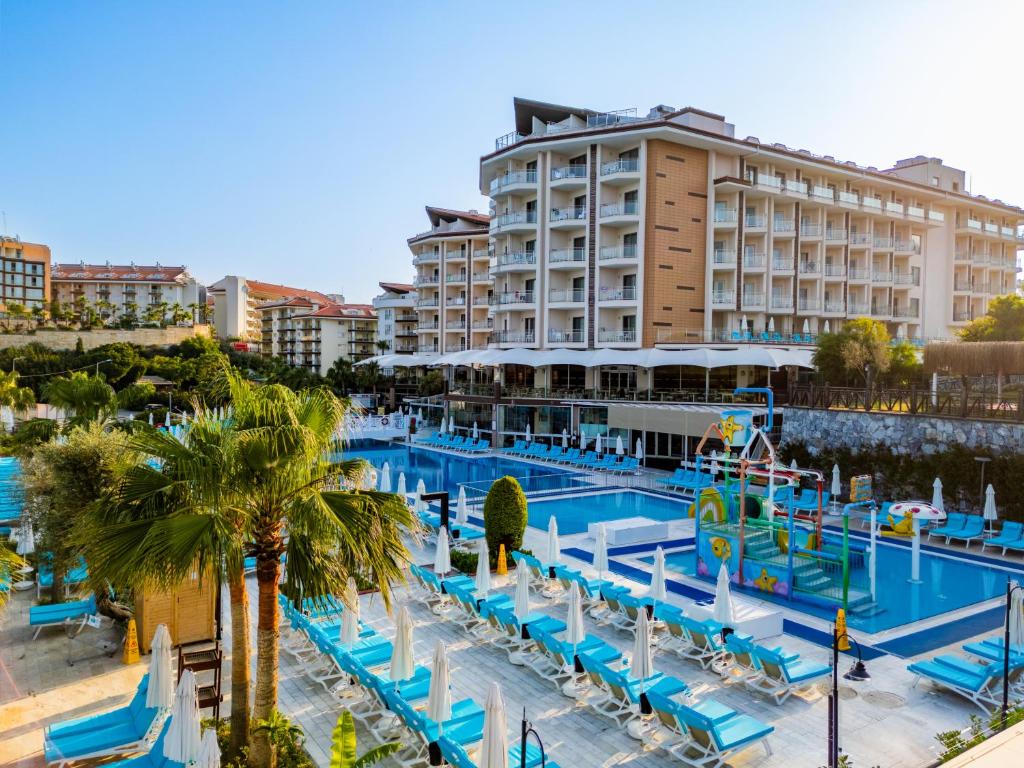 هتل رامادا ریزورت کوش آداسی - RAMADA RESORT KUSADASI & GOLF