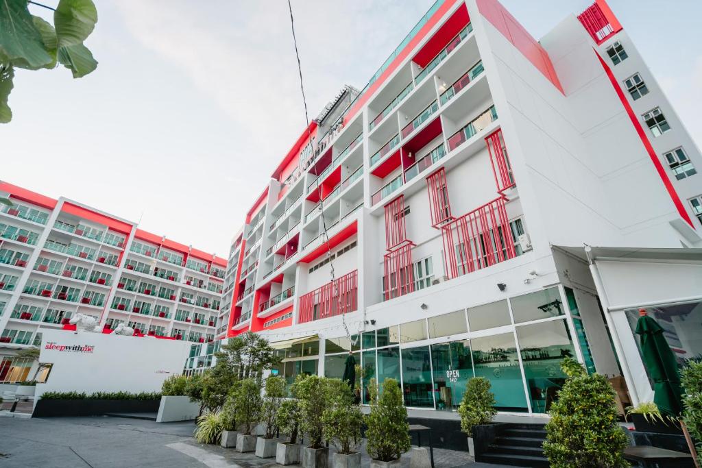هتل اسلیپ ویت می پوکت - Sleep with me patong hotel