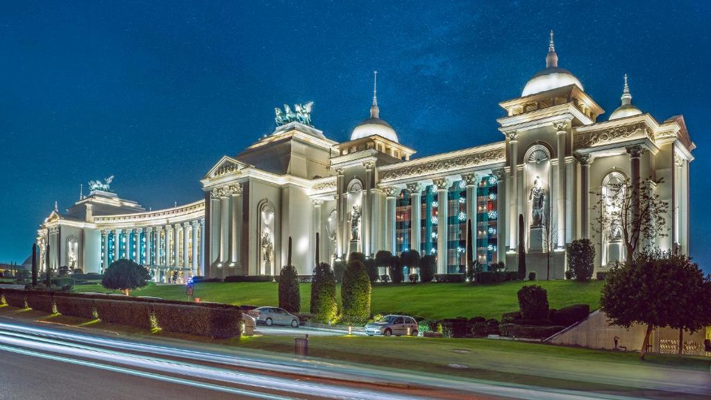 هتل لند آف لجند کینگدام بلک - The Land Of Legends Kingdom Hotel