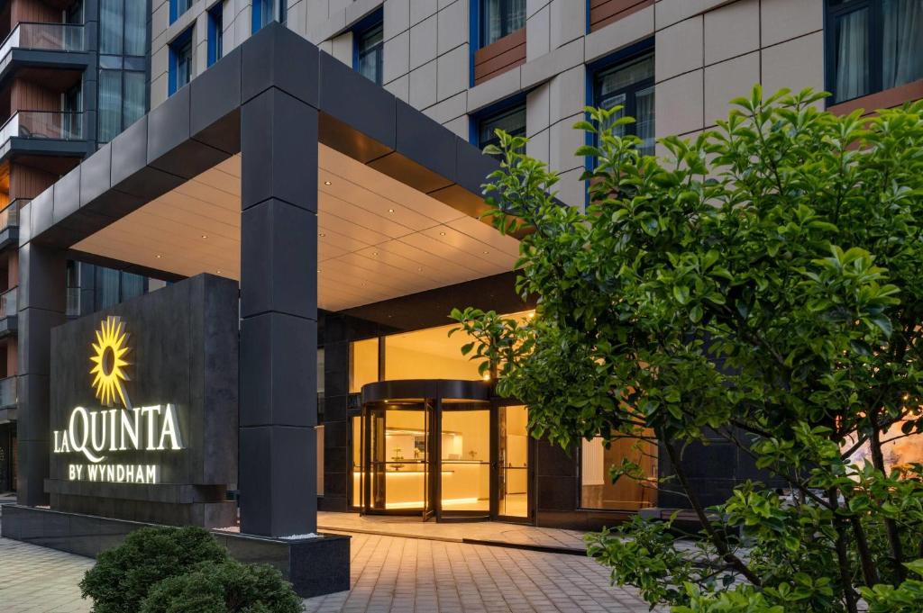 هتل لا کوینتا بای ویندهام باتومی - La Quinta by Wyndham Batumi