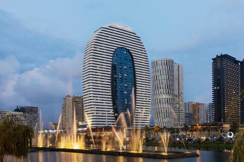 هتل کورت یارد بای مریوت باتومی - Courtyard by Marriott Batumi