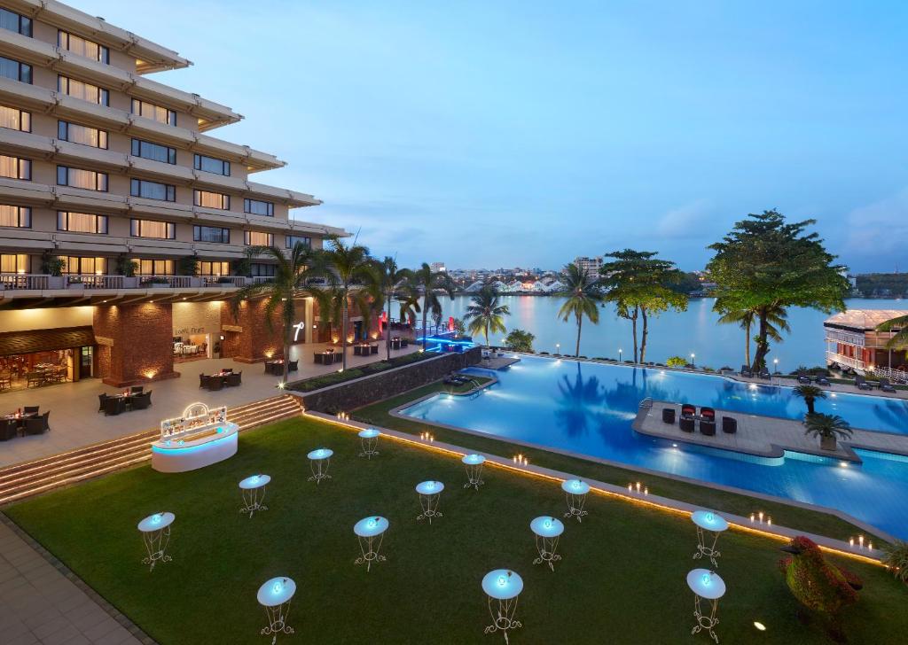 سینامون لیکساید کلمبو - Cinnamon Lakeside Colombo Hotel