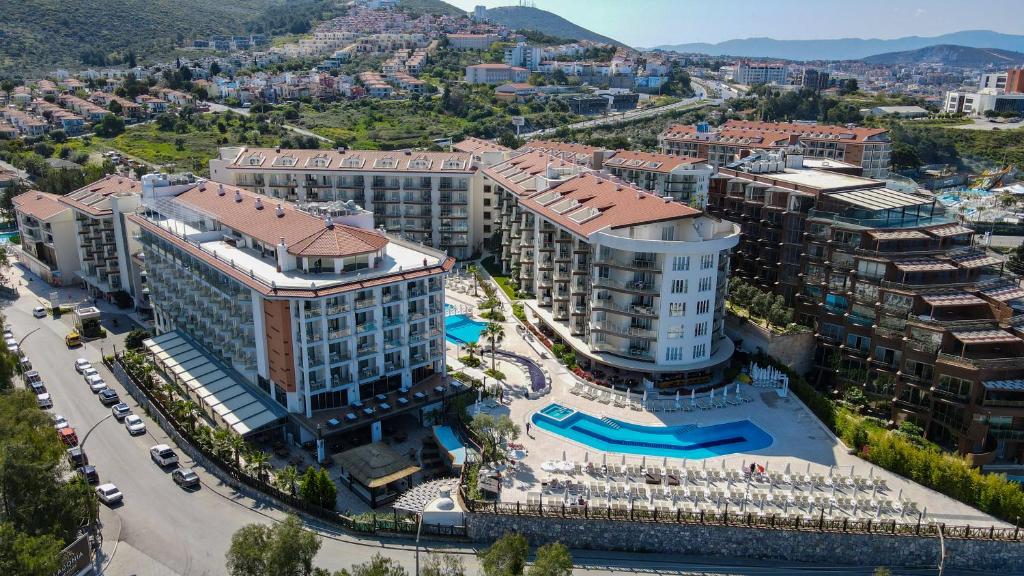 رامادا هتل اند سوئیتس بای ویندهام کوش آداسی - Ramada Hotel & Suites by Wyndham Kusadasi